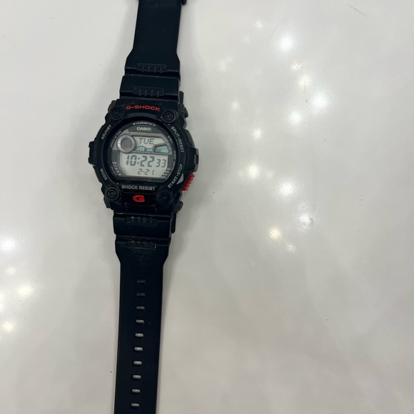 G-Shock Casio black with red - Picture 3 of 5
